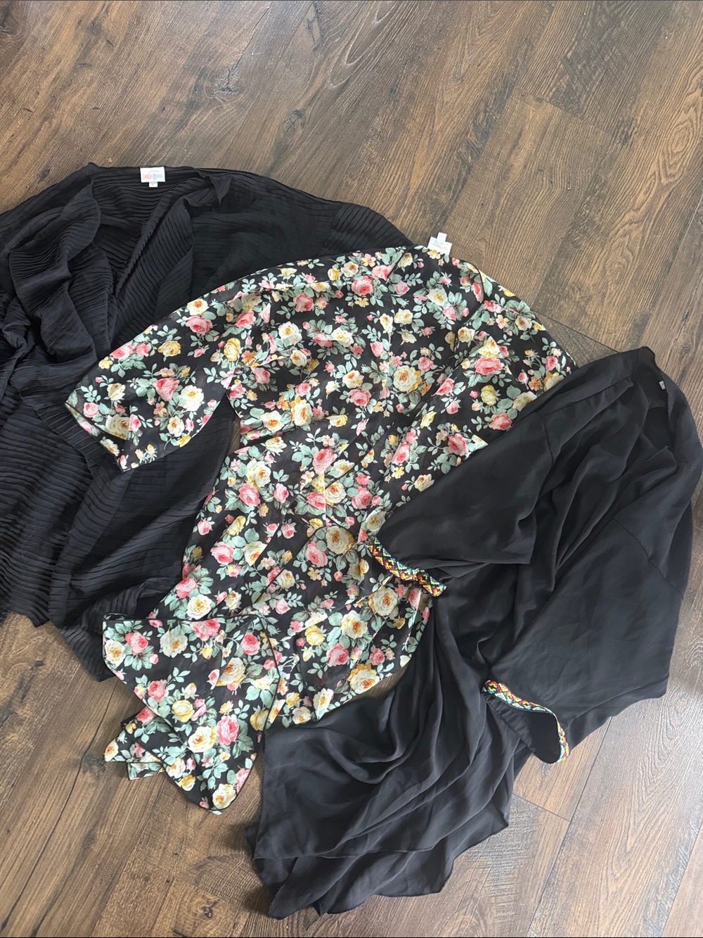 Large Shirley LulaRoe Kimono top/swimsuit cover up  - Women lot of 3
